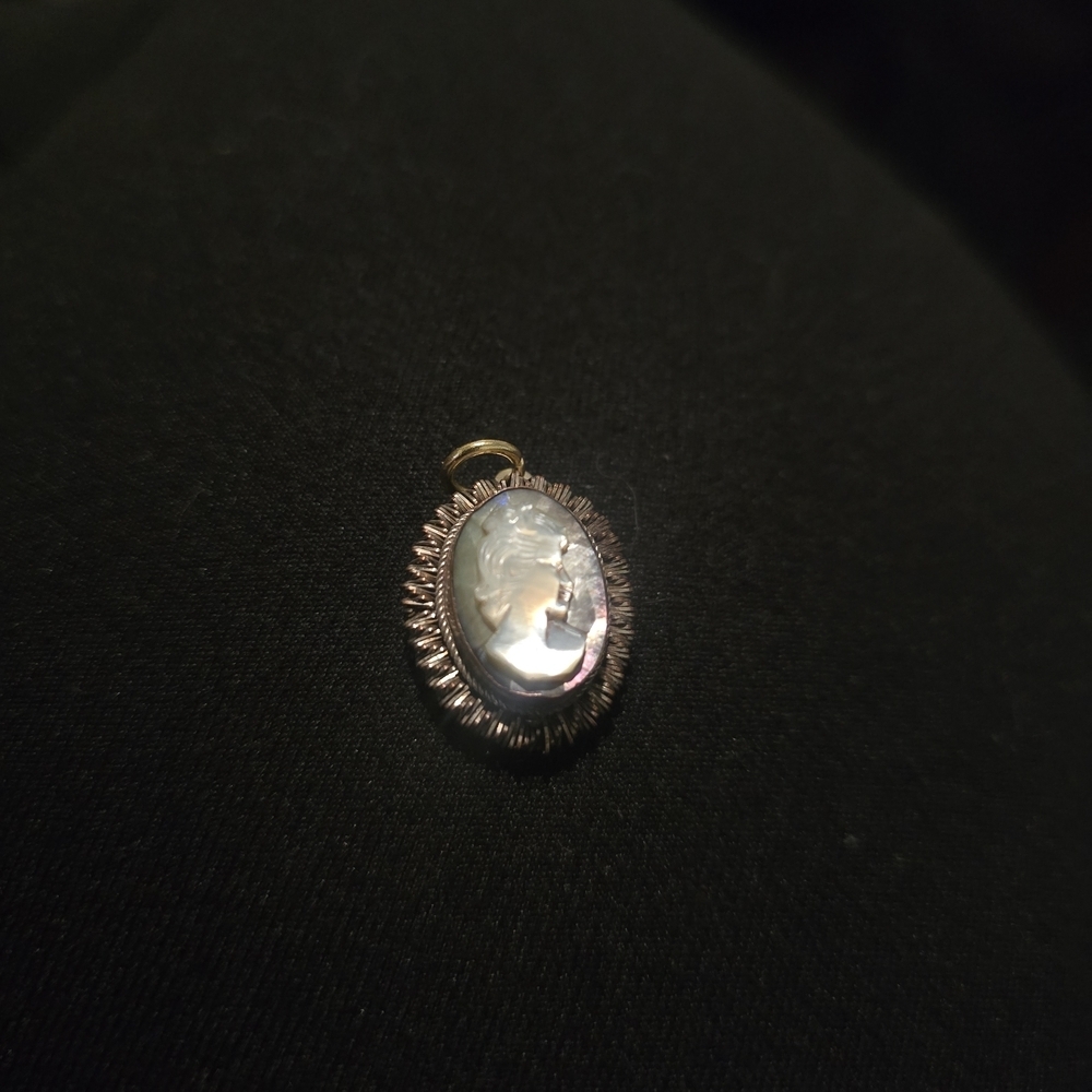 Antique Sterling S800 Pure Silver Mother Of Pearl Cameo Pendant